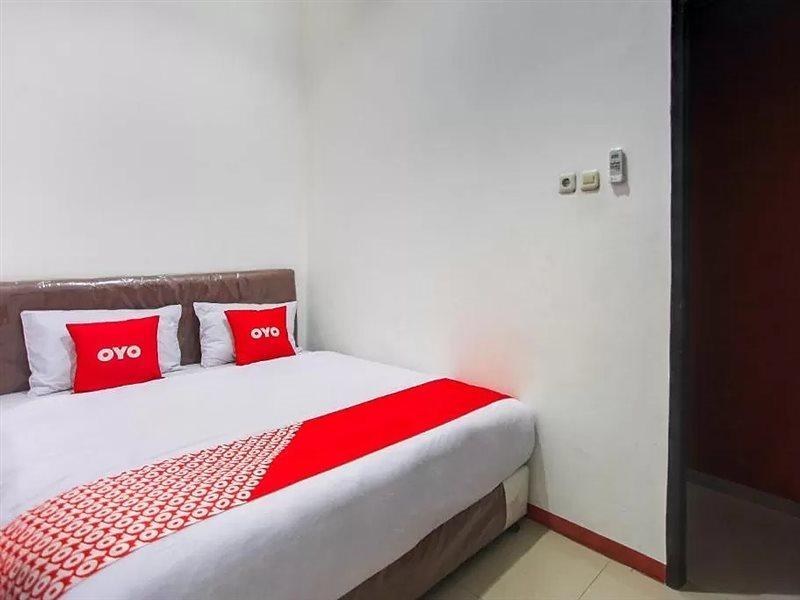 Citara Jaya Guesthouse Mitra Reddoorz Bekasi Exterior foto