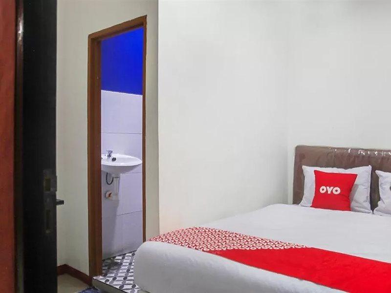 Citara Jaya Guesthouse Mitra Reddoorz Bekasi Exterior foto